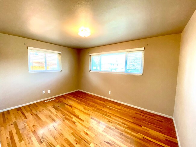 Building Photo - 3 Bedroom, 2 Bathroom Single Level Home ne...