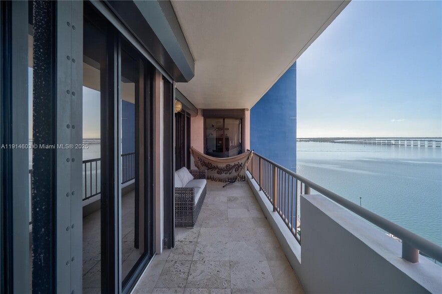 Building Photo - 1581 Brickell Ave