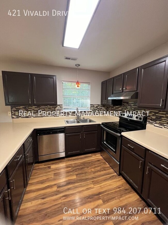 Building Photo - 421 Vivaldi Dr