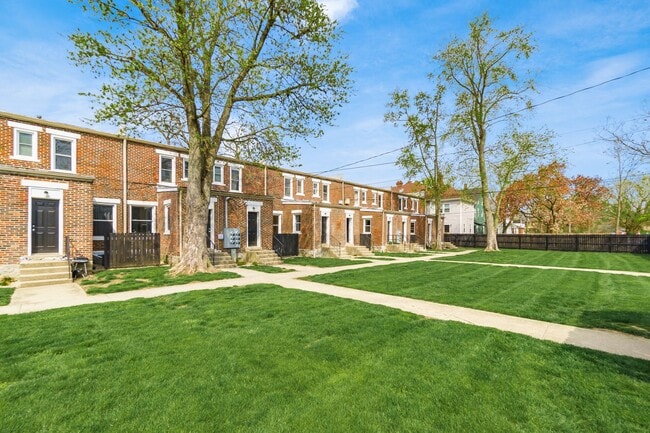 Building Photo - 958-976-976 S Champion Ave
