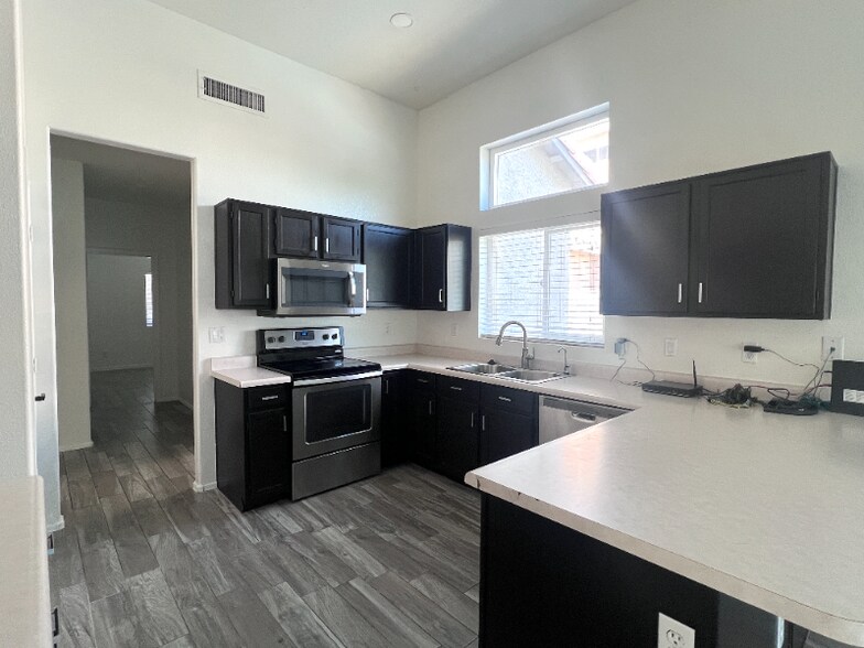 Building Photo - 1501 E Princeton Ave