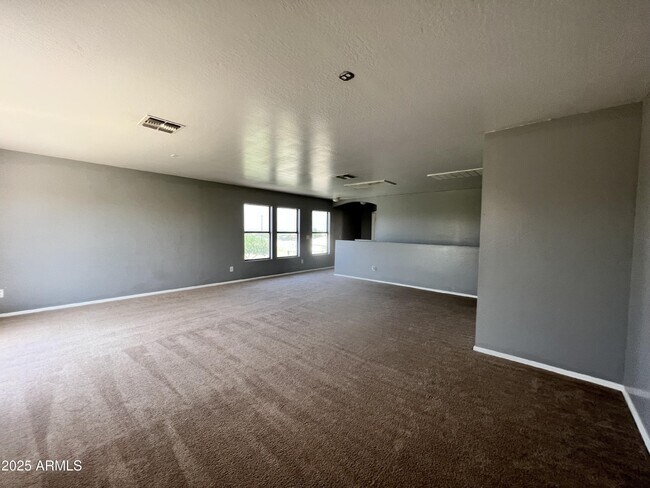 Building Photo - 46184 W Dutchman Dr