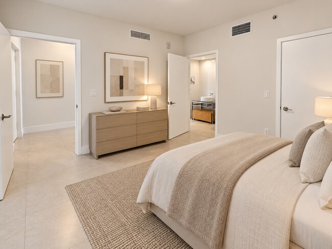 Building Photo - 6000 Collins Ave