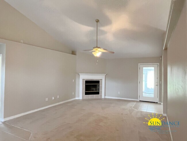 Building Photo - Freshly Painted 3 Bedroom Home in Navarre!