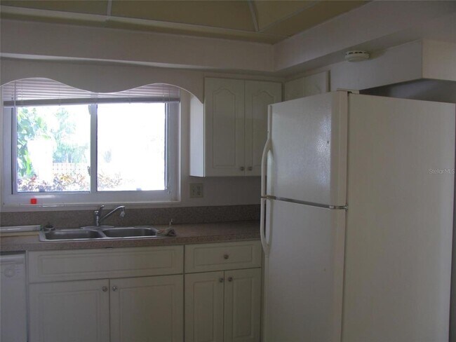 Building Photo - 3041 Tyrone Ln
