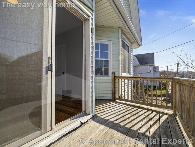 Building Photo - 42 William St