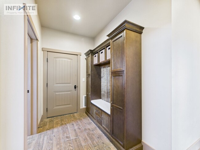 Building Photo - Montana Dream Turned Reality – One-of-a-Ki...