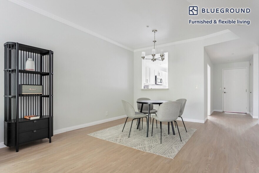Building Photo - 16070 W Sunset Blvd