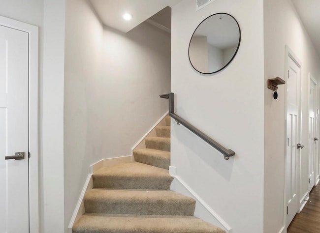 Building Photo - End unit 3-Bed Townhouse in Rolling Hills
