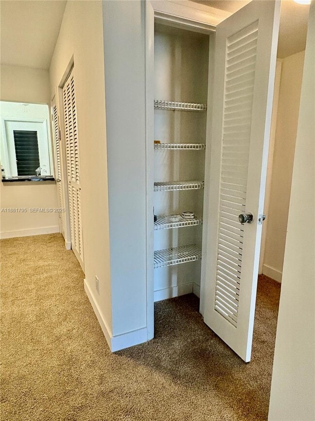 Building Photo - 300 Golden Isles Dr