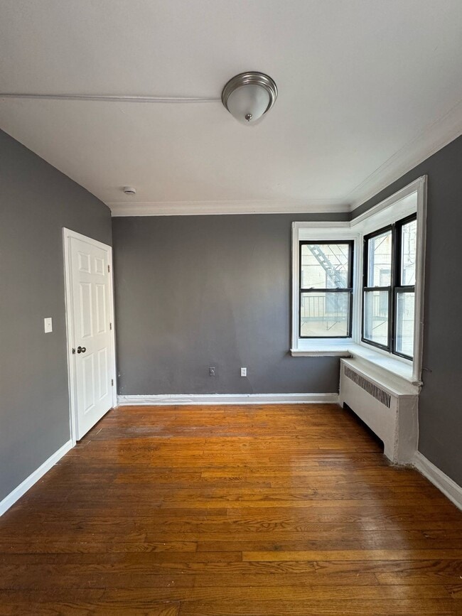 Building Photo - 22 Van Velsor Pl
