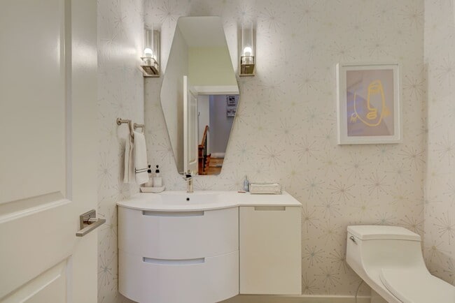 Building Photo - Sophisticated SE Boise Home Close To Downtown Boise