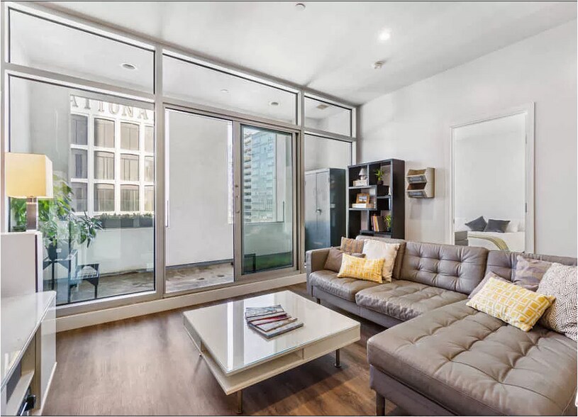 Building Photo - 3810 Wilshire Blvd