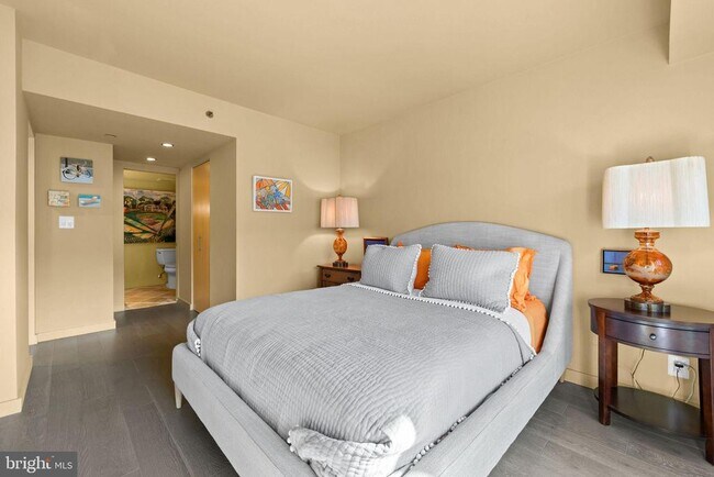 Building Photo - 1401 17th St NW