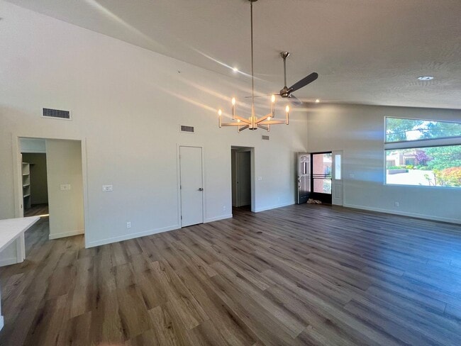 Building Photo - Unfurnished, 1-year long-term rental, Procure Only