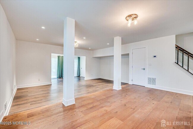 Building Photo - 369 Bromley Pl