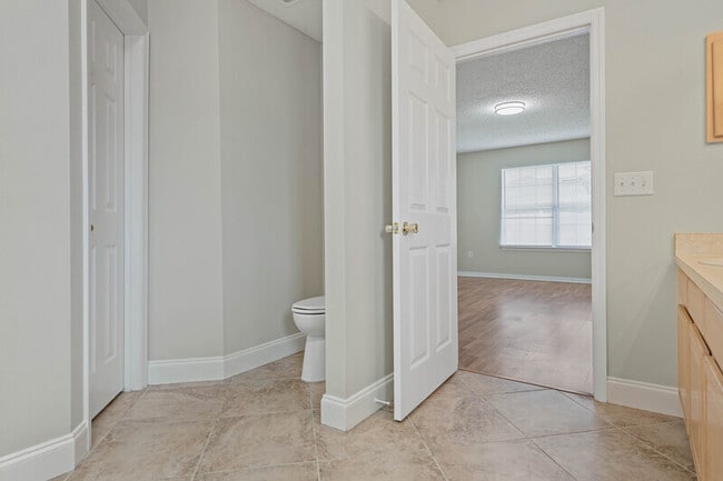 Building Photo - 6 Lemay Pl