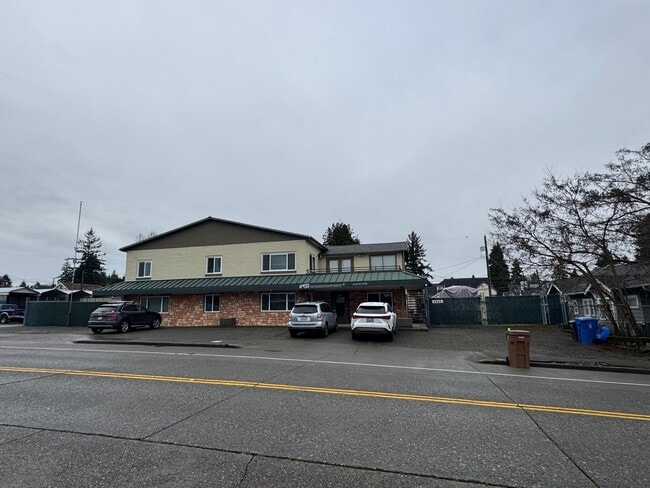 Building Photo - 4924 N Pearl St