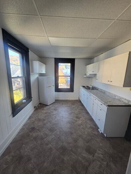 Building Photo - 1108 Broadway