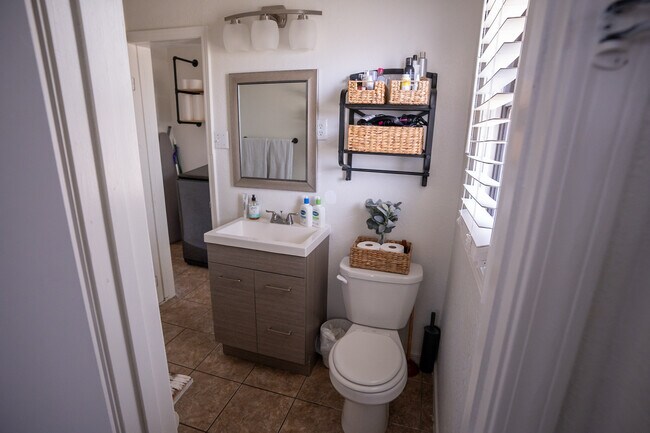 Building Photo - 1559 Parr St