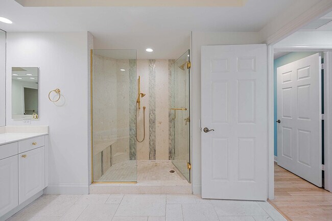 Building Photo - 455 Cove Tower Dr