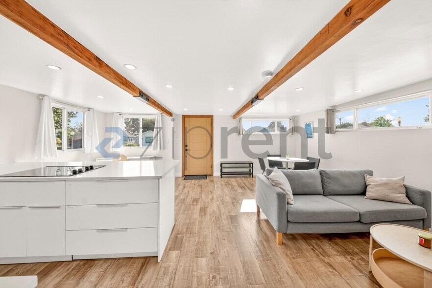 Building Photo - Unit 1/2