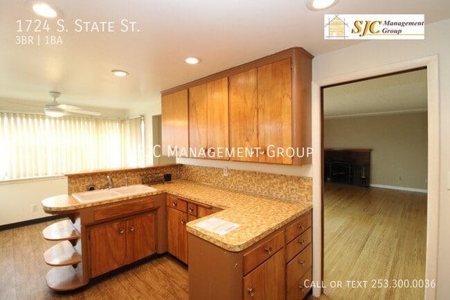 Building Photo - 1724 S State St