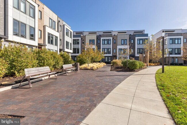 Building Photo - 147 Prairie Ln