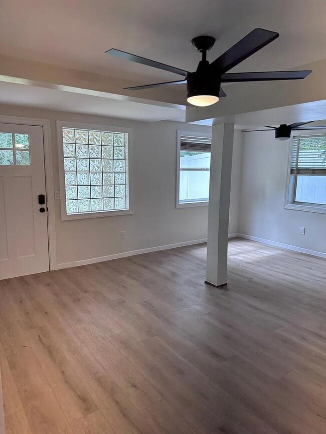 Building Photo - 3505 Iris St N