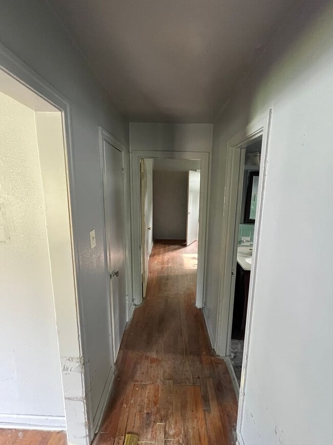 Building Photo - 2728 Hillcrest Ave