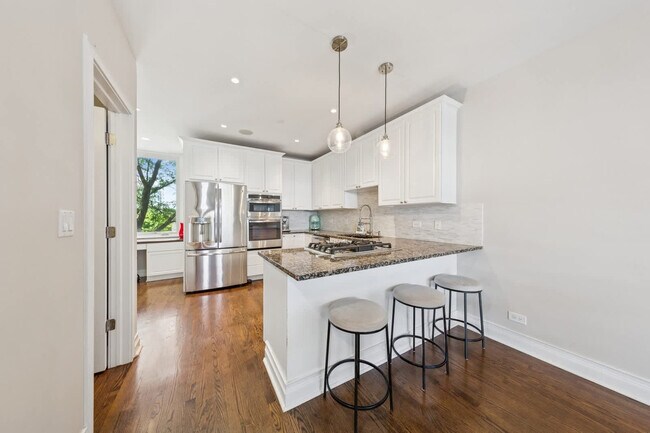 Building Photo - 657 N Carpenter St