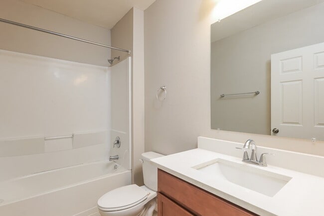 Building Photo - 4406 SW 15th Ave