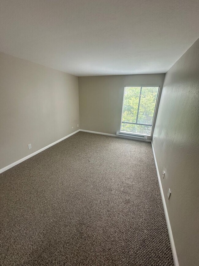 Building Photo - Watergate One Bedroom