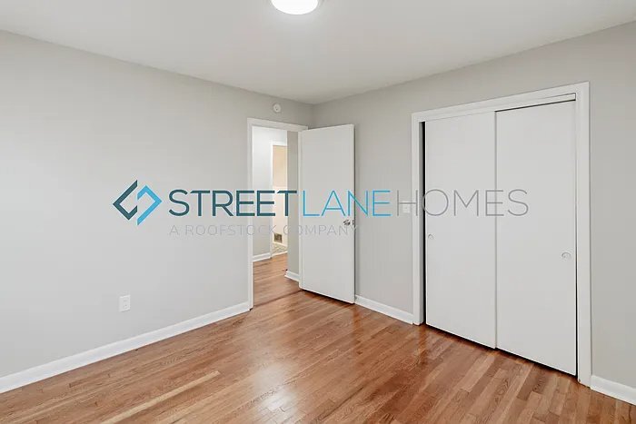 Building Photo - 718 Park Rd