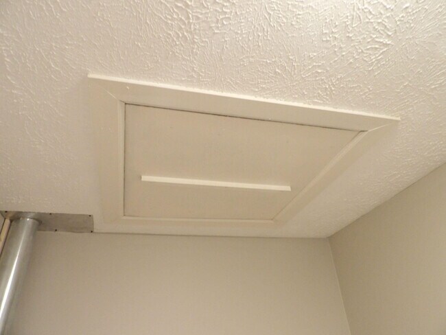 Building Photo - 204 Landings Dr