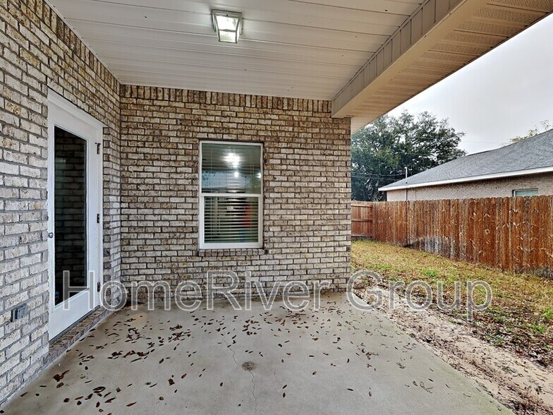 Building Photo - 418 Little John Rd