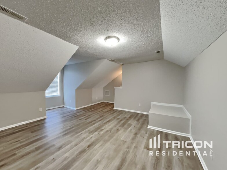 Building Photo - 2432 Egret Dr
