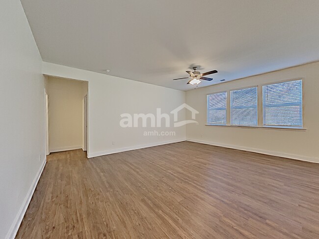 Building Photo - 303 Elmhurst Dr