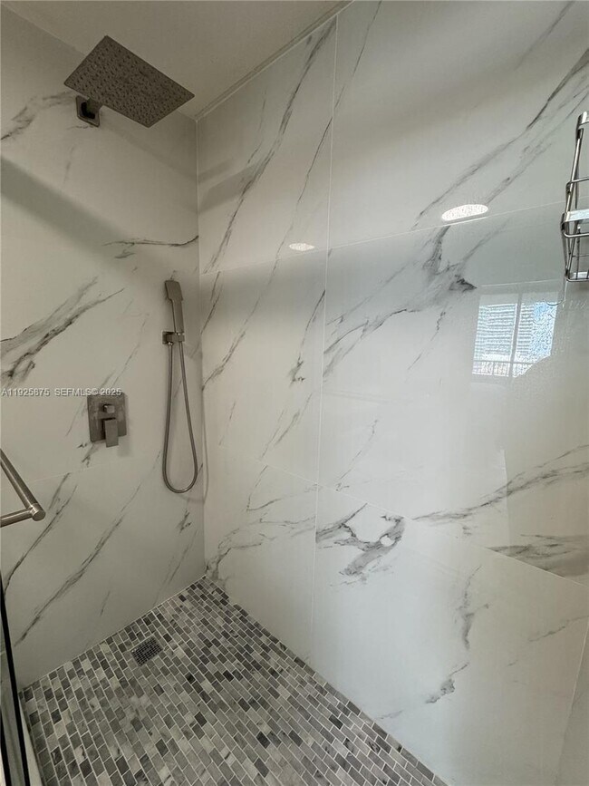 Building Photo - 170 SE 14th St