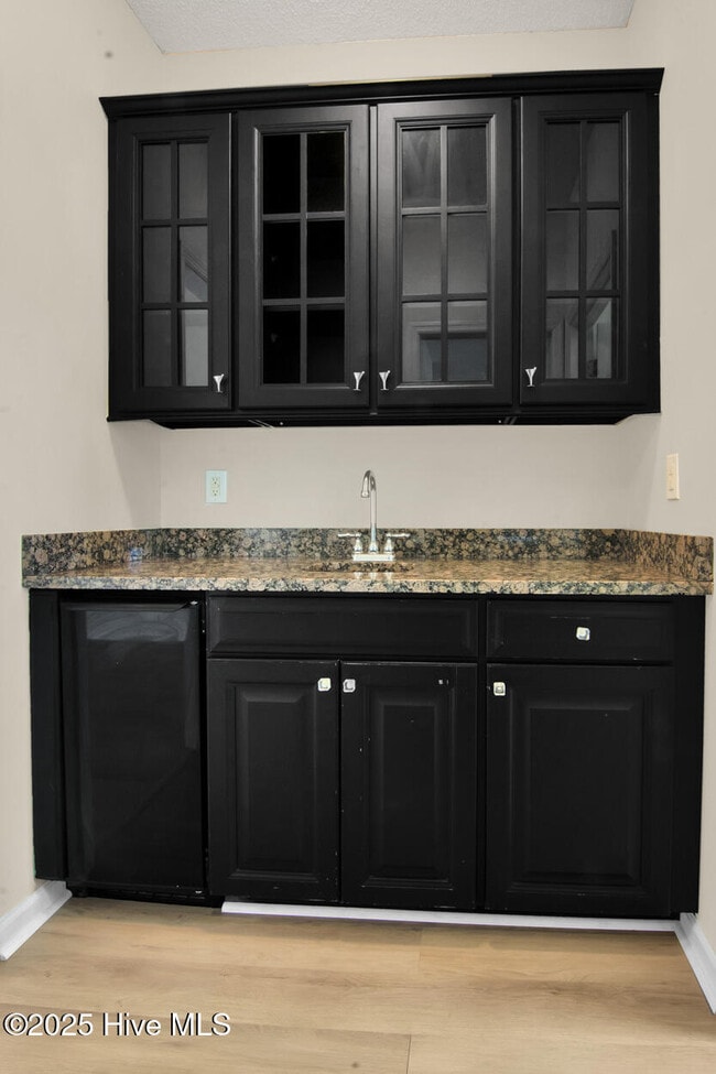 Building Photo - 817 Willbrook Cir