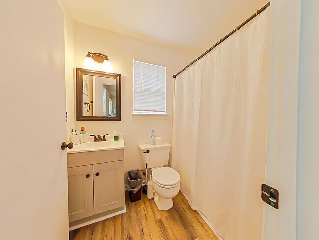Building Photo - 3 Bed 2 Bath with a POOL in Martinez!