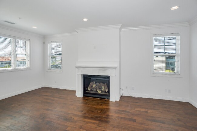 Building Photo - 7716 Ivanhoe Ave