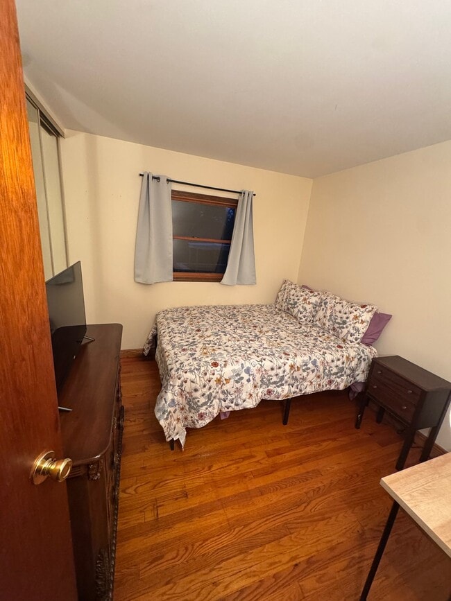 Building Photo - 524 Lakeview Dr