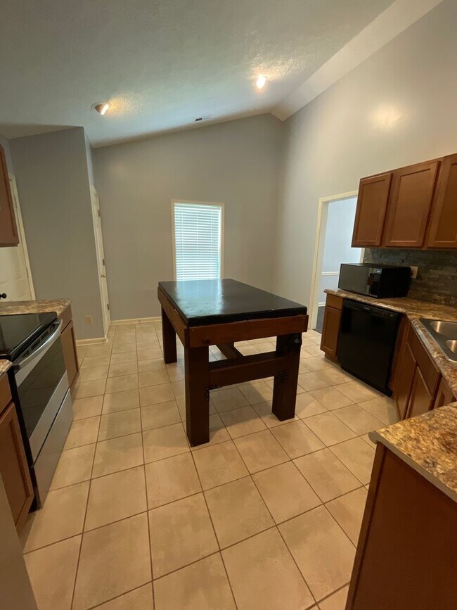 Building Photo - Charming Home in Havelock