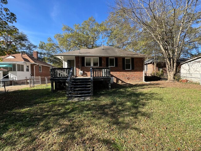 Building Photo - Nice Brick 3/2 House in Riverside $1,395