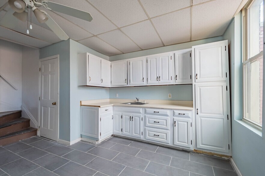 Building Photo - 5139 Carnegie St