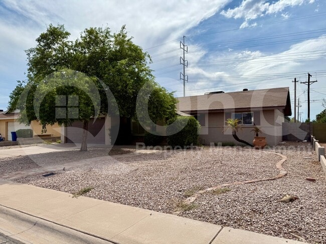 Primary Photo - 3006 S Dromedary Dr