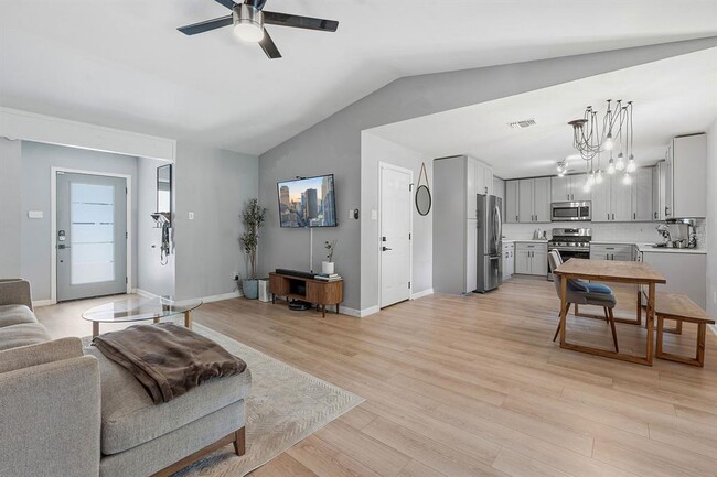 Building Photo - 5804 Brook Valley Dr