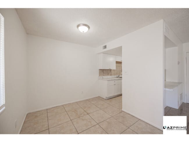 Building Photo - Discover Comfort and Style in this Phoenix...