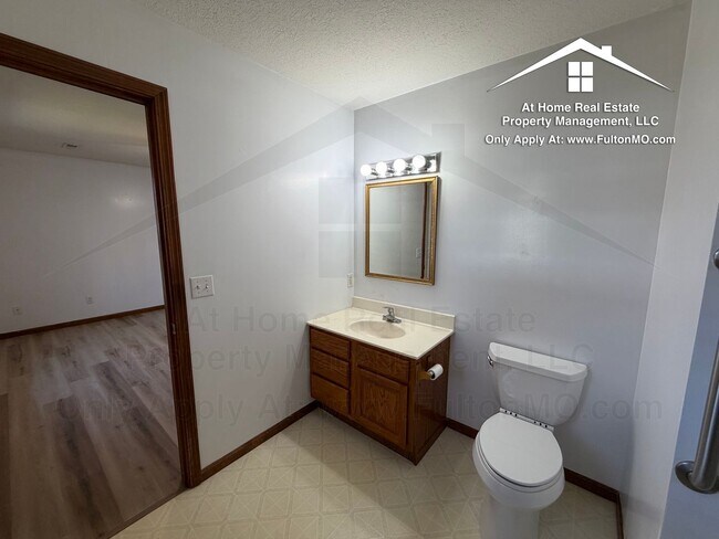 Building Photo - 1117-1119 Ashton Circle East